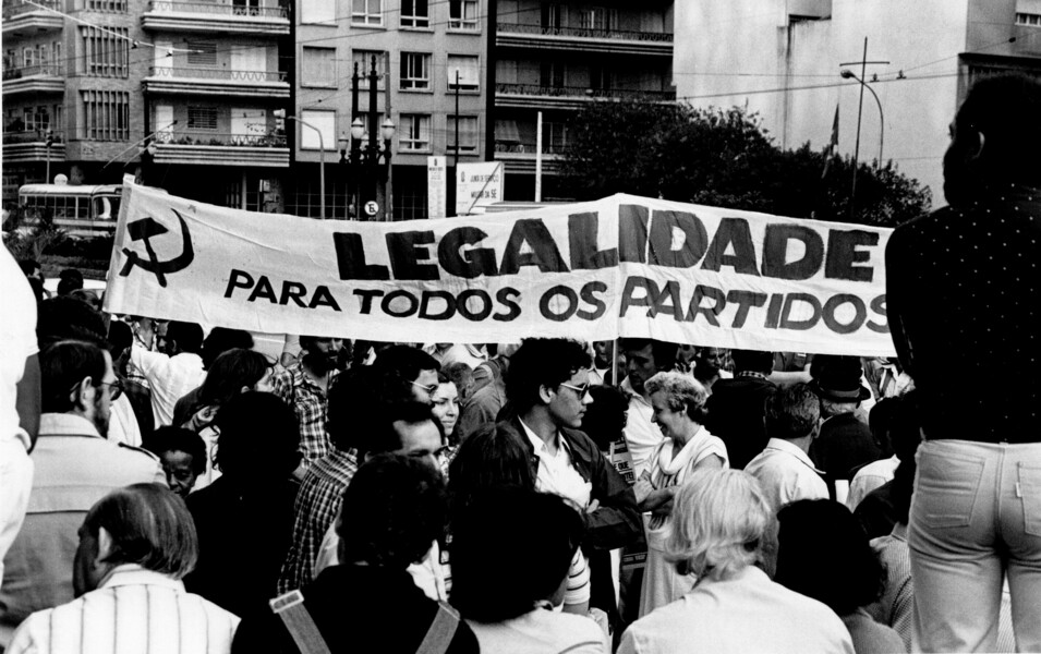 Manifestação reivindicando abertura política