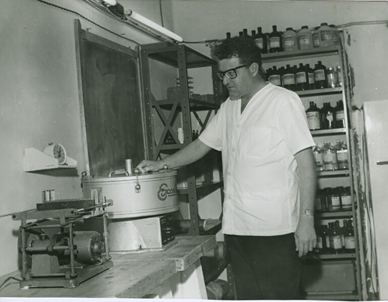 bernardo-beiguelman-no-laboratorio