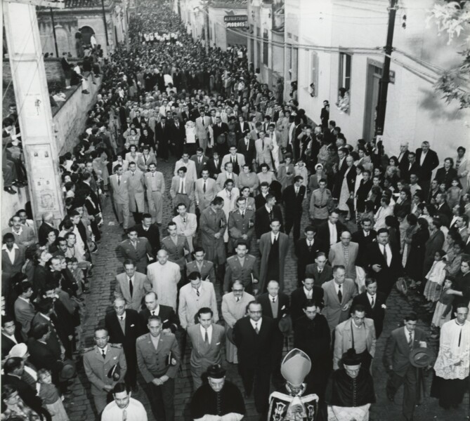 procissao-de-sepultamento-dos-mortos-na-tragedia-do-cine-rink
