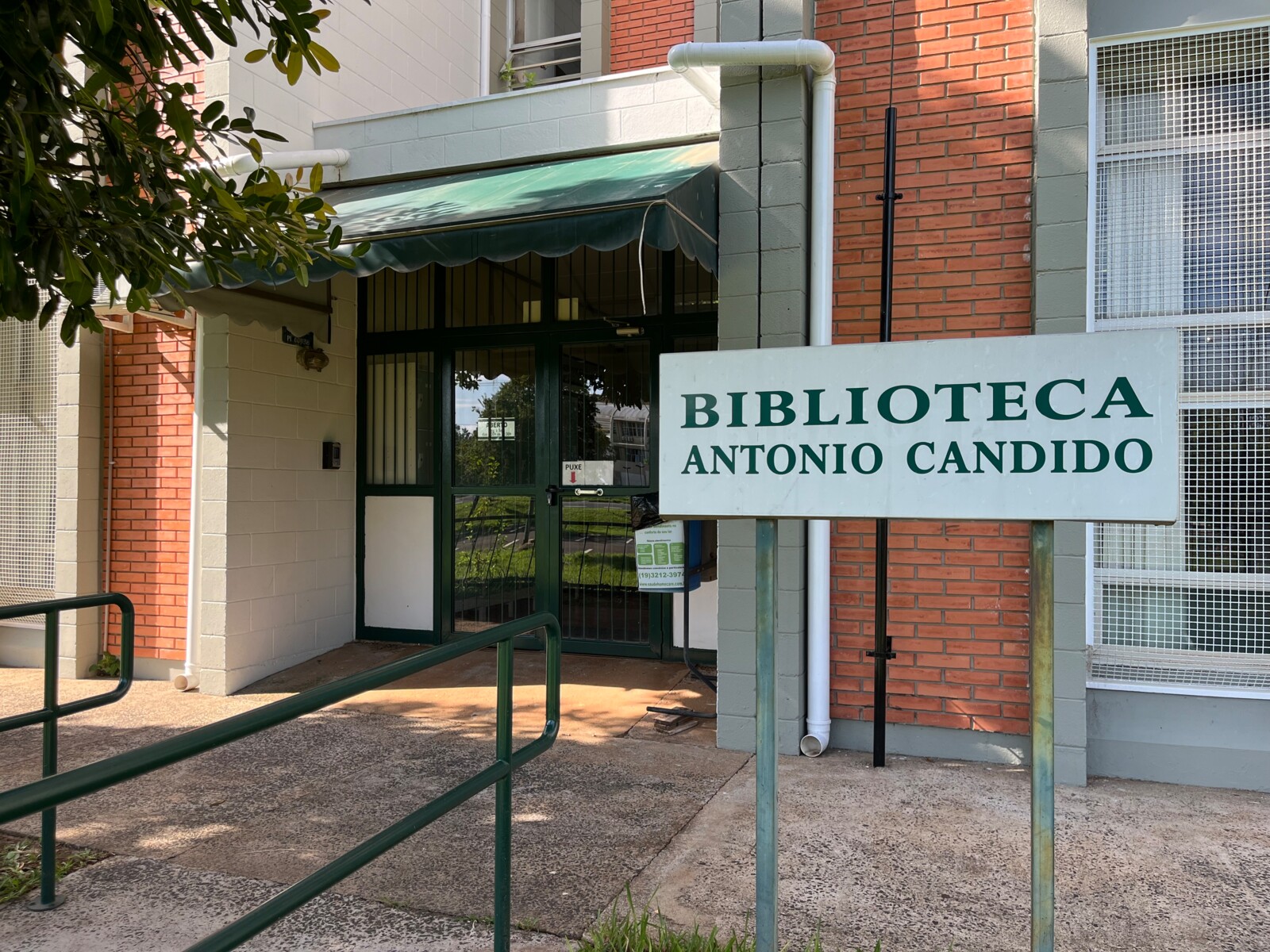 Fachada_Biblioteca_mar_2024 (6) (1).jpg