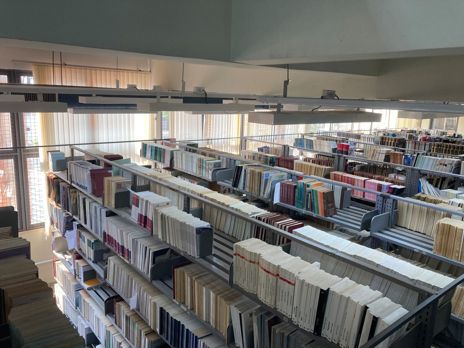 0_Biblioteca IFCH_Coleção de Periódicos_Térreo.jpg