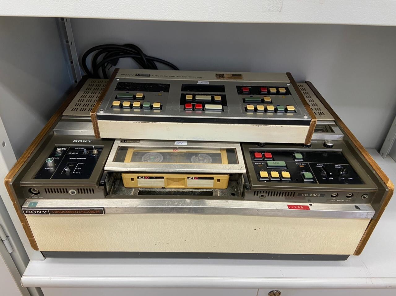 Gravador video cassete U'Matic VO 2600 Sony ano 1976.jpg