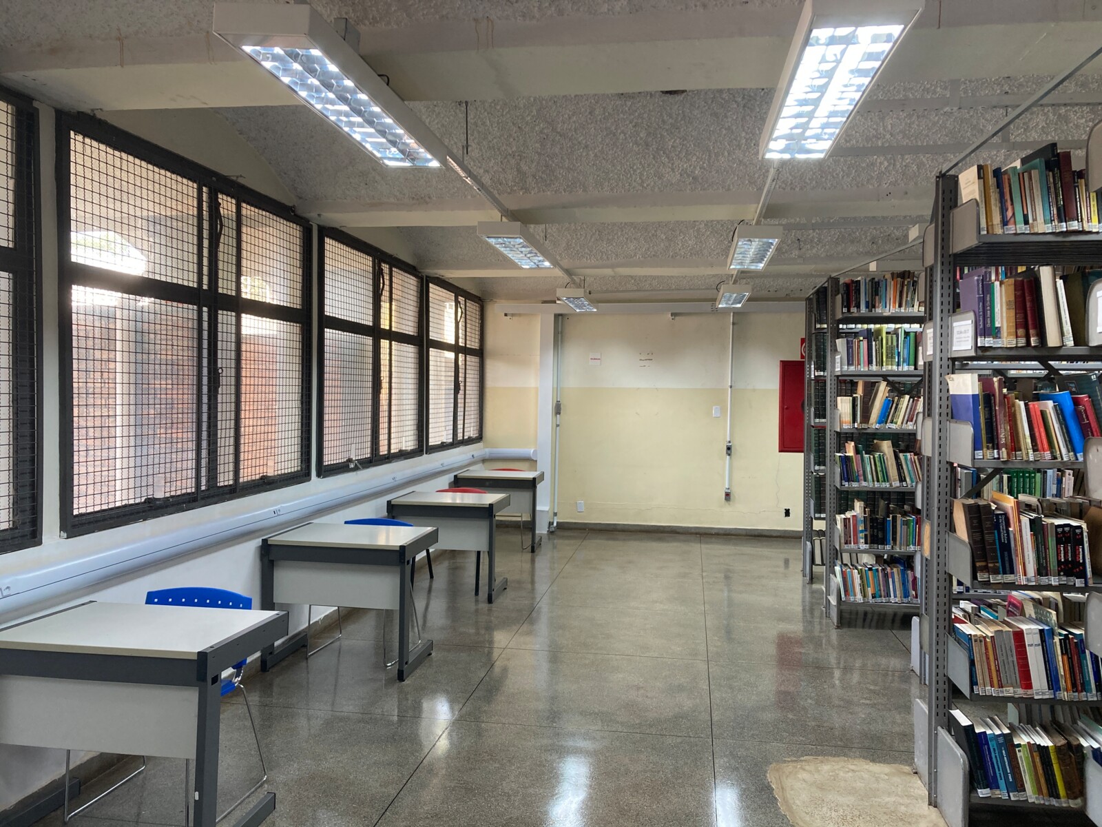 2_Biblioteca IFCH_Acervo e espaço de estudo_2o pavimento.JPG