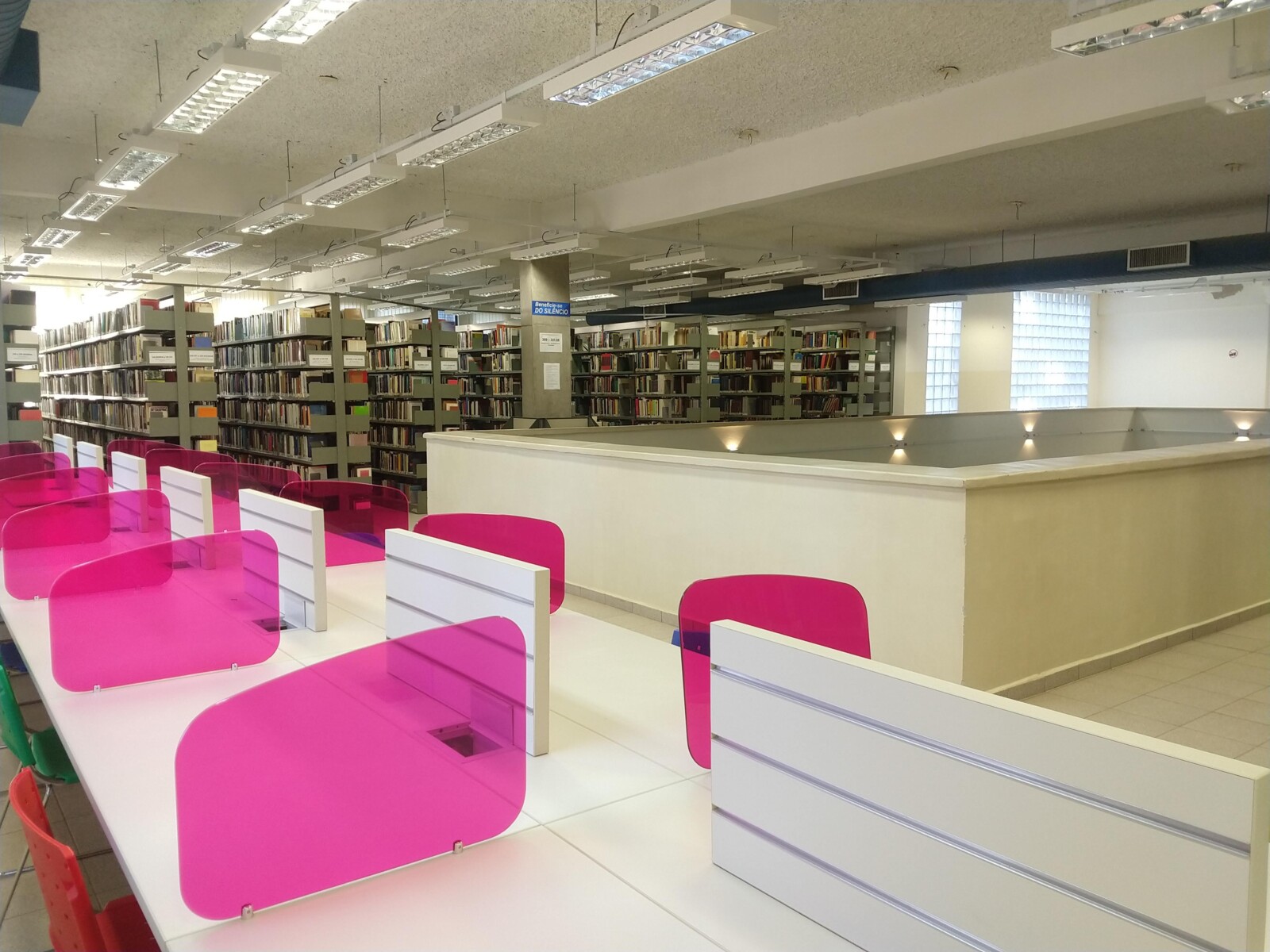 2_Biblioteca IFCH_Acervo de Ciências Sociais e bancada de estudos2_2o. pavimento.jpg