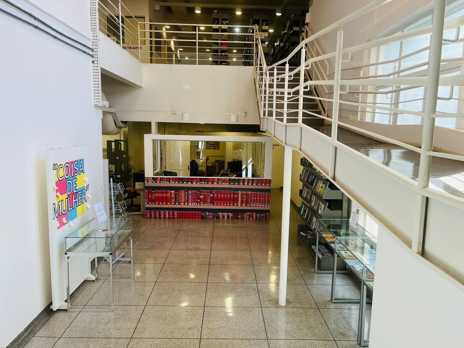 1_Biblioteca IFCH_Hall_1o pavimento.jpg